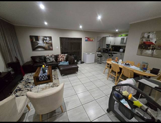 4 BEDROOM CLUSTER FOR SALE IN POMONA